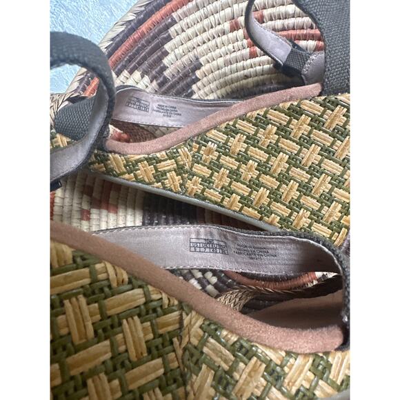 Toms NWT Clarissa check olive wedge Heels size 9 canvas - Picture 7 of 8